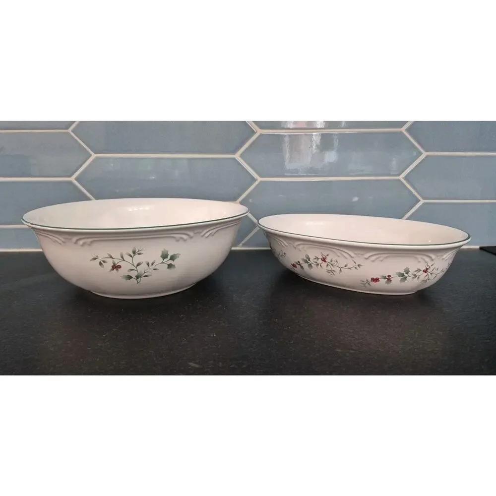 Vintage Pfaltzgraff Winter Berry Holiday Christmas Oval Serving Bowls Set Of 2